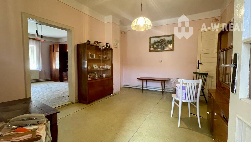 VEĽKÉ DVORNÍKY – STAVEBNÝ POZEMOK SO STARÝM RODINNÝM NA PREDAJ