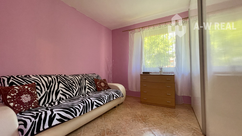 Na predaj slnečný, veľkometrážny 3-izbový byt s veľkým balkónom a vlastnou garážou v západnej časti Dunajskej Stredy