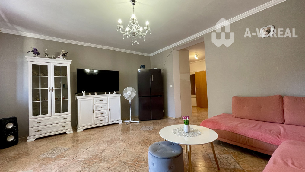 Na predaj slnečný, veľkometrážny 3-izbový byt s veľkým balkónom a vlastnou garážou v západnej časti Dunajskej Stredy