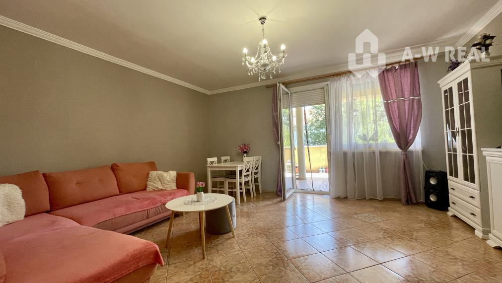 Na predaj slnečný, veľkometrážny 3-izbový byt s veľkým balkónom a vlastnou garážou v západnej časti Dunajskej Stredy