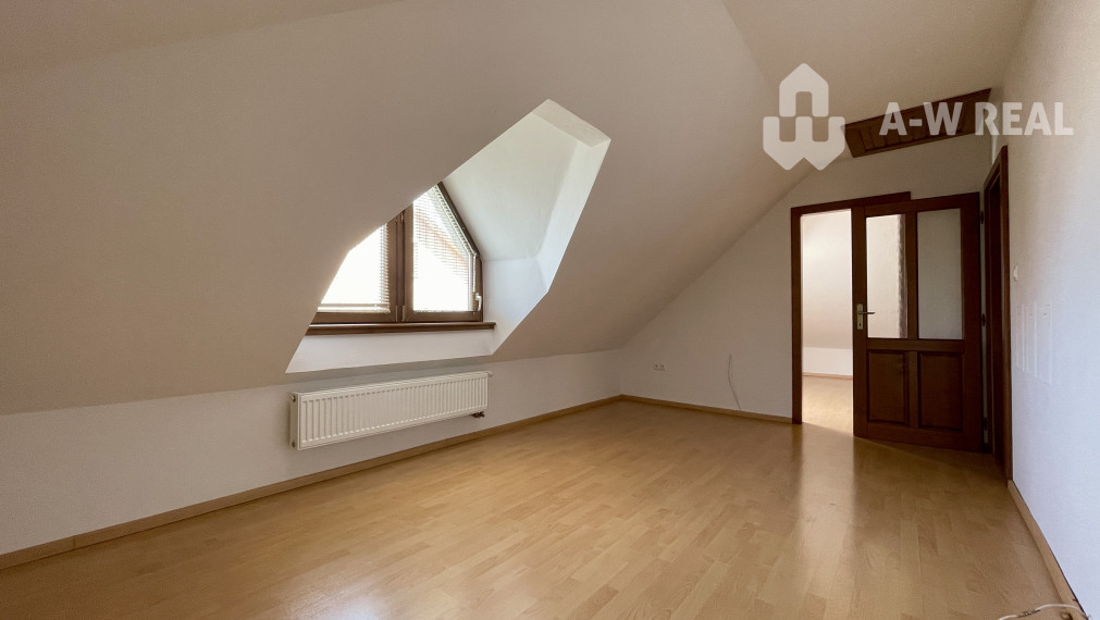 VKUSNÝ 4-IZBOVÝ RODINNÝ DOM S GARÁŽOU NA PREDAJ V OBCI TOPOĽNÍKY