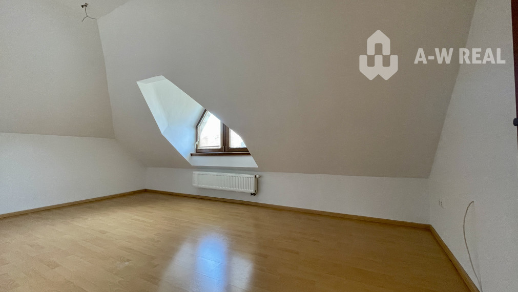 VKUSNÝ 4-IZBOVÝ RODINNÝ DOM S GARÁŽOU NA PREDAJ V OBCI TOPOĽNÍKY