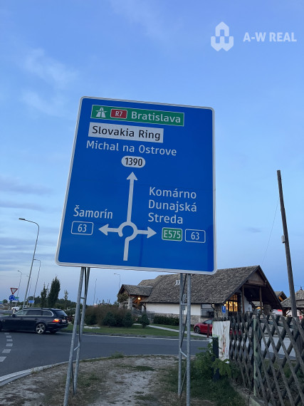 ZNÍŽENÁ CENA! Stavebný pozemok o rozlohe 557 m2 v Holiciach!