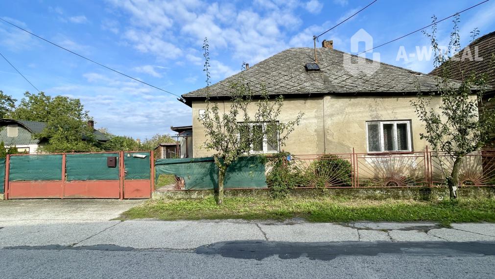 JAHODNÁ – SLNEČNÝ POZEMOK S STARÝM RODINNÝM DOMOM NA PREDAJ