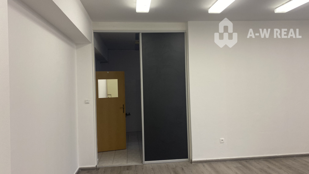 Skvelá ponuka!!! Prenájom nebytového priestoru na podnikateľské účely v CENTRE Dunajskej Stredy, úž. plocha 54 m2, 2 prepojené miestnosti