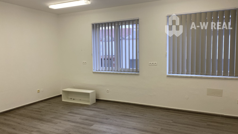 Skvelá ponuka!!! Prenájom nebytového priestoru na podnikateľské účely v CENTRE Dunajskej Stredy, úž. plocha 54 m2, 2 prepojené miestnosti