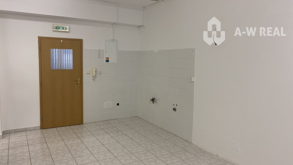 Skvelá ponuka!!! Prenájom nebytového priestoru na podnikateľské účely v CENTRE Dunajskej Stredy, úž. plocha 54 m2, 2 prepojené miestnosti