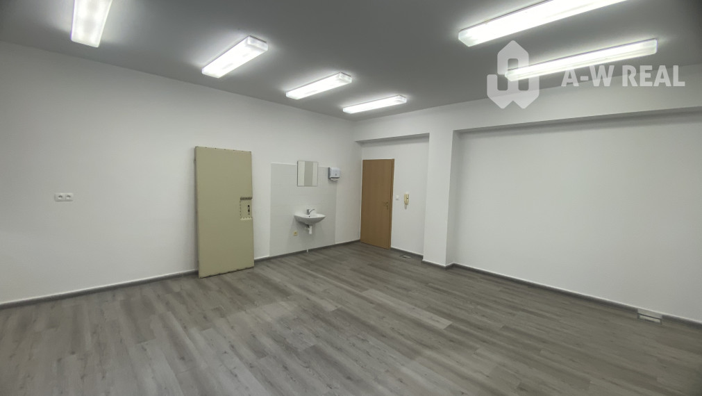 Skvelá ponuka!!! Prenájom nebytového priestoru na podnikateľské účely v CENTRE Dunajskej Stredy, úž. plocha 54 m2, 2 prepojené miestnosti