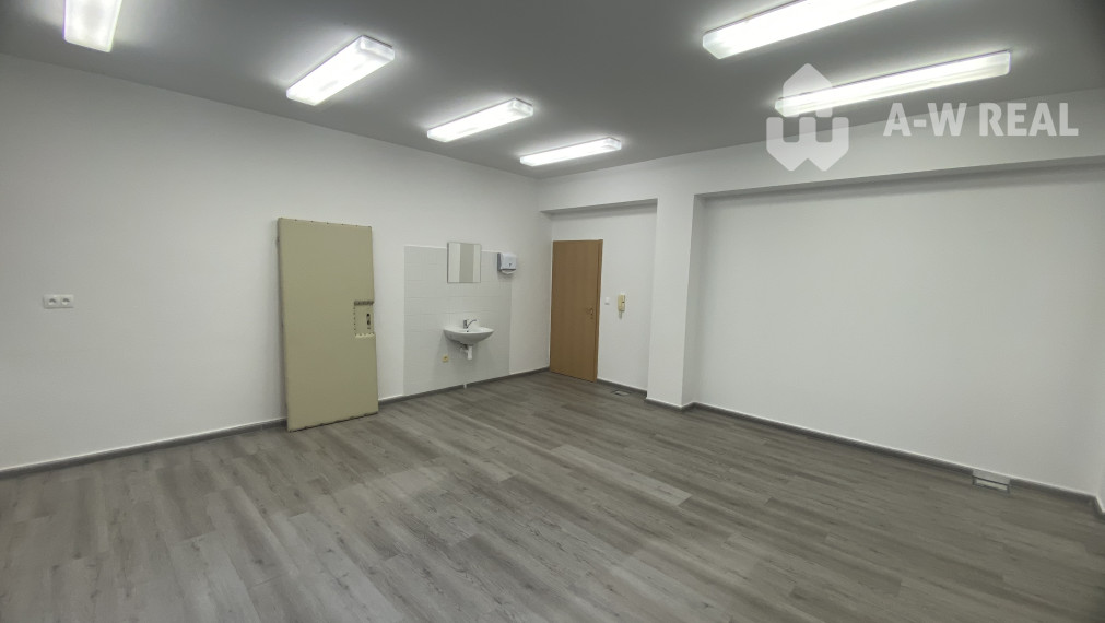 Skvelá ponuka!!! Prenájom nebytového priestoru na podnikateľské účely v CENTRE Dunajskej Stredy, úž. plocha 54 m2, 2 prepojené miestnosti