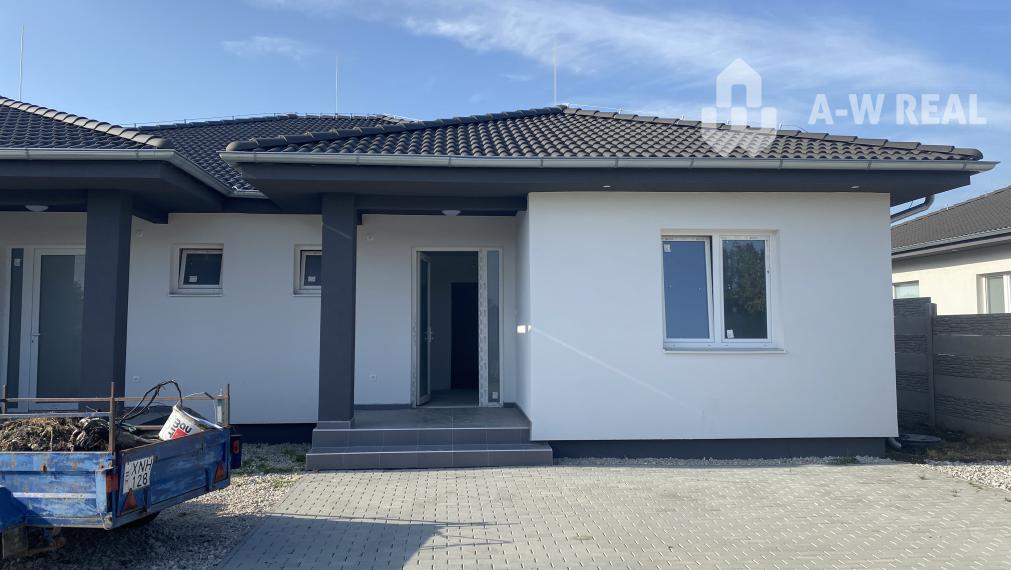 Kvalitná Novostavba! Krásne 4-izbové rodinné domy (dvojdom) vo Veľkých Dvorníkoch v uzavretej komunite, 2 km od Dunajskej Stredy, dokončené na kľúč