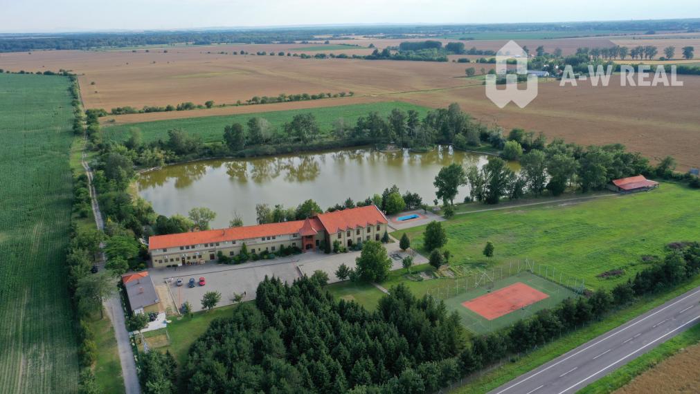 NA PREDAJ krásny Penzión&Restaurant ZLATÁ RYBA*** s rybníkom