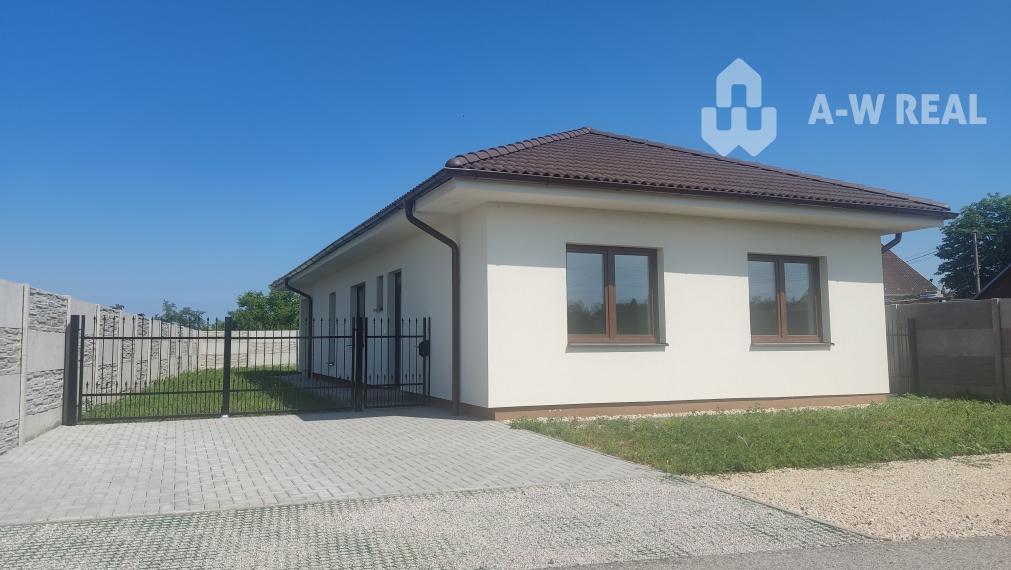 Ponúkam Vám na predaj 4izbový rodinný dom v obci Horná Potôň!