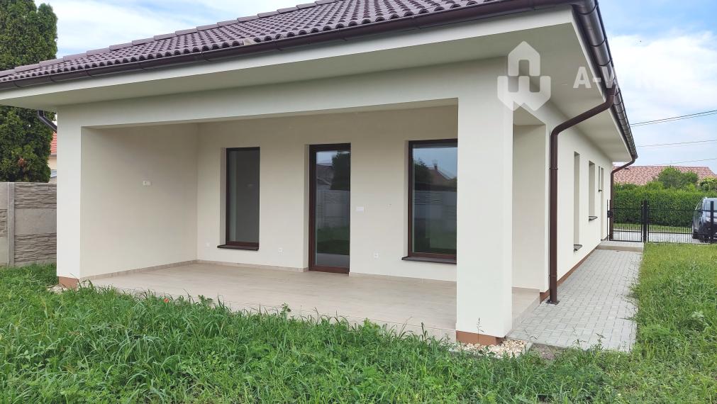 Ponúkam Vám na predaj 4izbový rodinný dom v obci Horná Potôň!