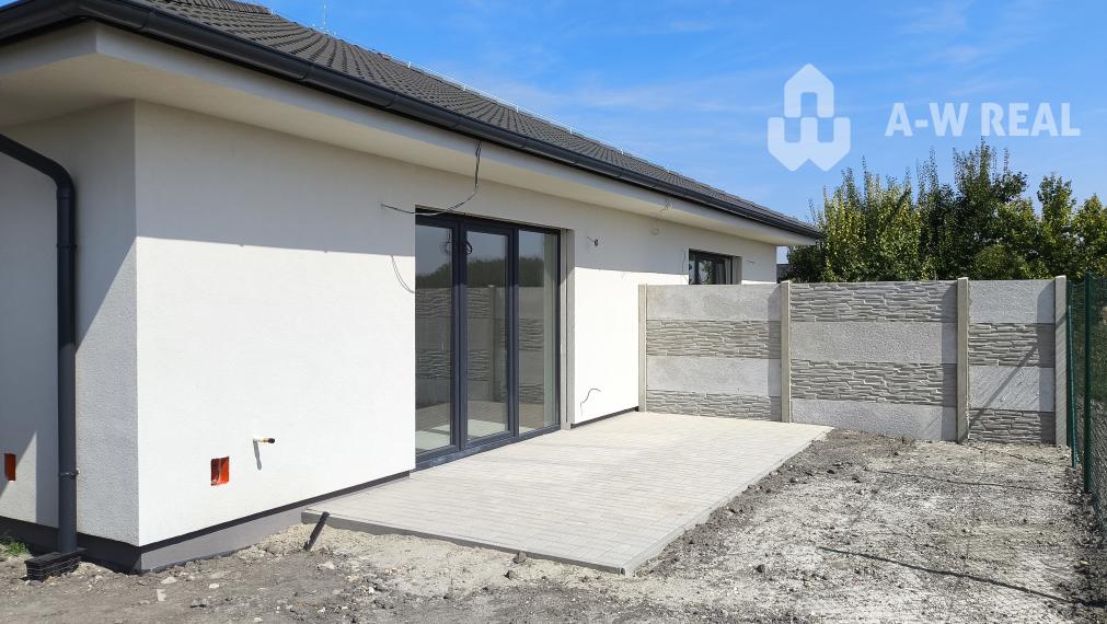 Ponúkame Vám na predaj 3 izbový rodinný dom (dvojdom) v obci Lúč na Ostrove!