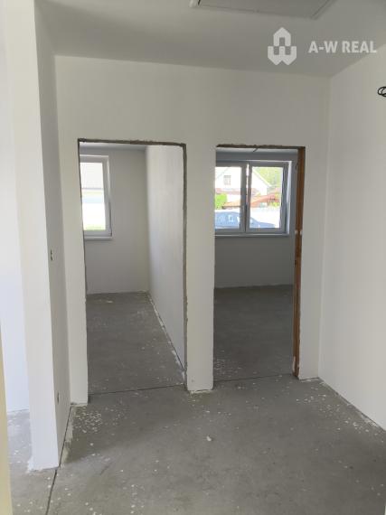 Ponúkame Vám na predaj 3 izbový rodinný dom (dvojdom) v obci Lúč na Ostrove!