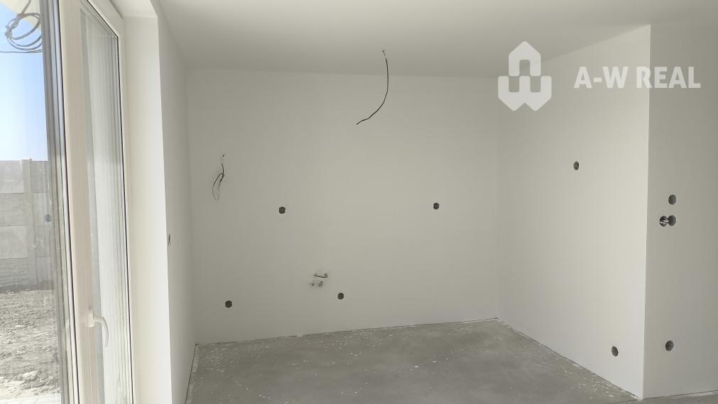 Ponúkame Vám na predaj 3 izbový rodinný dom (dvojdom) v obci Lúč na Ostrove!