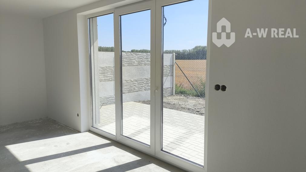 Ponúkame Vám na predaj 3 izbový rodinný dom (dvojdom) v obci Lúč na Ostrove!