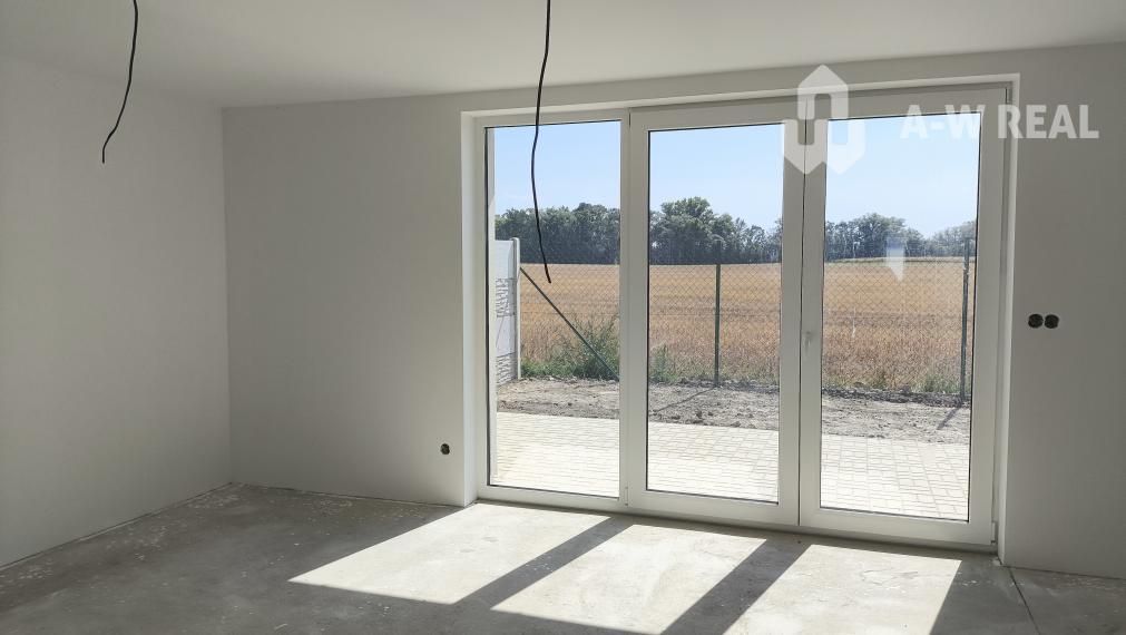 Ponúkame Vám na predaj 3 izbový rodinný dom (dvojdom) v obci Lúč na Ostrove!