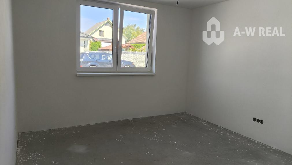 Ponúkame Vám na predaj 3 izbový rodinný dom (dvojdom) v obci Lúč na Ostrove!