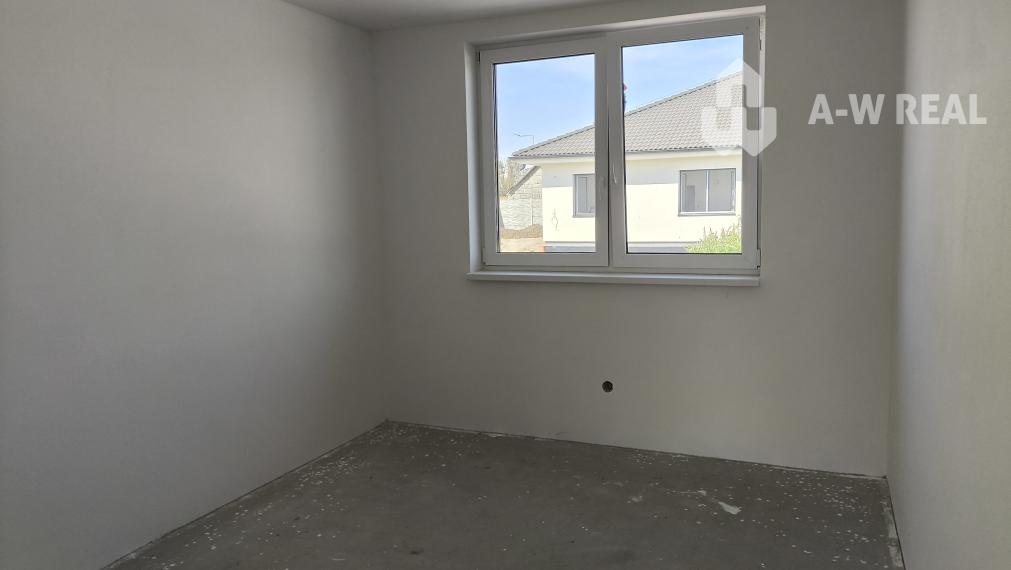 Ponúkame Vám na predaj 3 izbový rodinný dom (dvojdom) v obci Lúč na Ostrove!