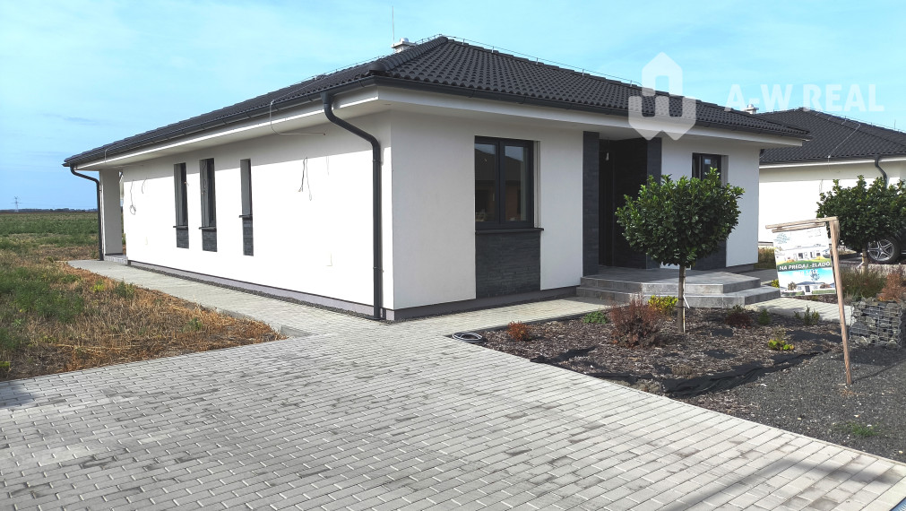 Ponúkam Vám na predaj 4izbový moderný rodinný dom v obci Horná Potôň!