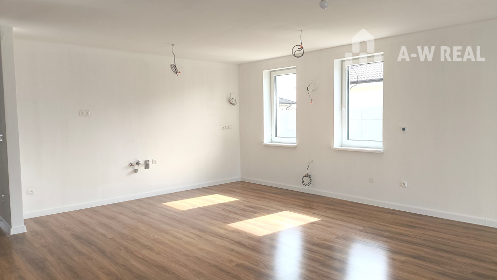 Ponúkam Vám na predaj 4izbový moderný rodinný dom v obci Horná Potôň!