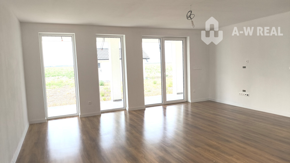 Ponúkam Vám na predaj 4izbový moderný rodinný dom v obci Horná Potôň!