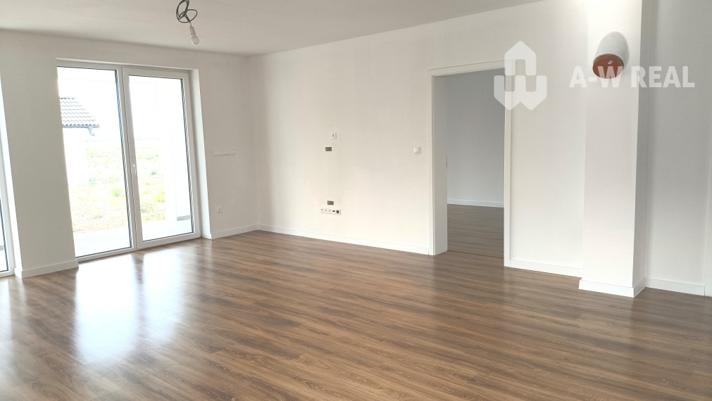 Ponúkam Vám na predaj 4izbový moderný rodinný dom v obci Horná Potôň!