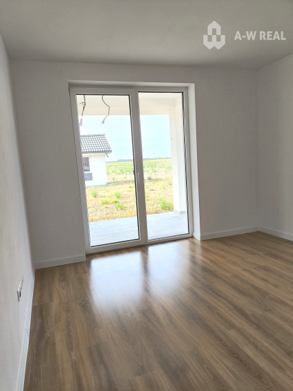 Ponúkam Vám na predaj 4izbový moderný rodinný dom v obci Horná Potôň!