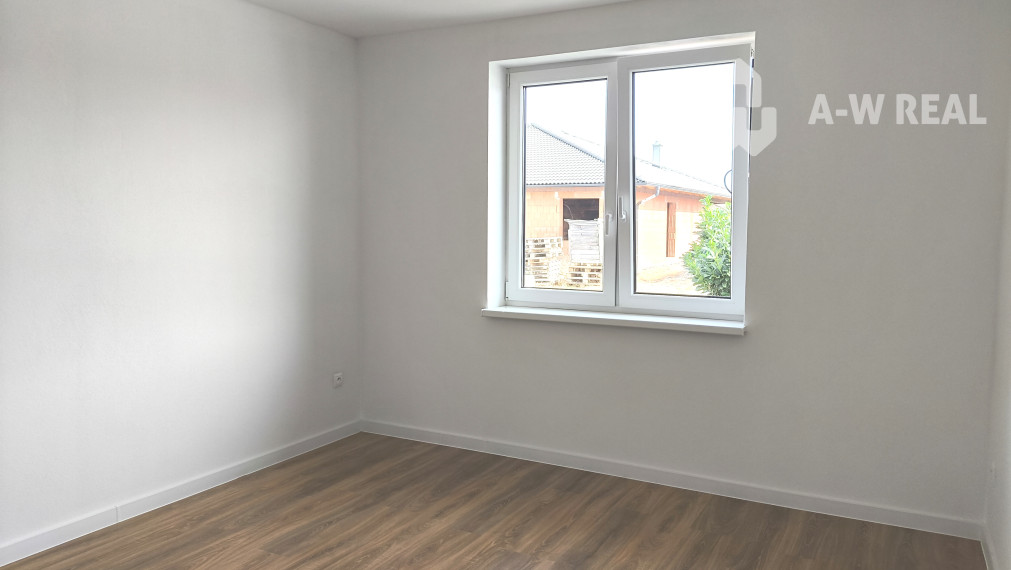 Ponúkam Vám na predaj 4izbový moderný rodinný dom v obci Horná Potôň!