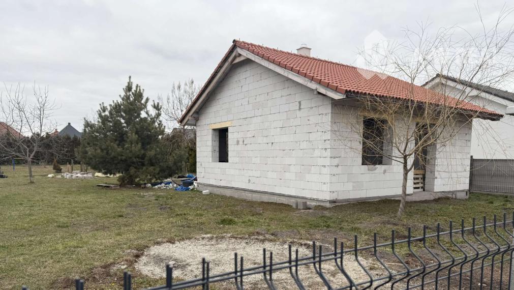 Rozostavaný rodinný dom na veľkom pozemku - Dolný Štál