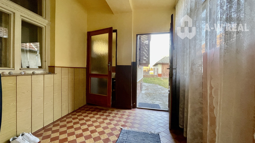 TOPOĽNÍKY – 4-IZBOVÝ RODINNÝ DOM NA PREDAJ NA 14 ÁROVOM POZEMKU