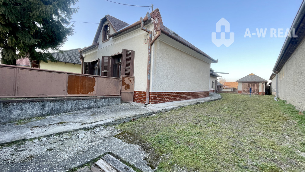 TOPOĽNÍKY – 4-IZBOVÝ RODINNÝ DOM NA PREDAJ NA 14 ÁROVOM POZEMKU