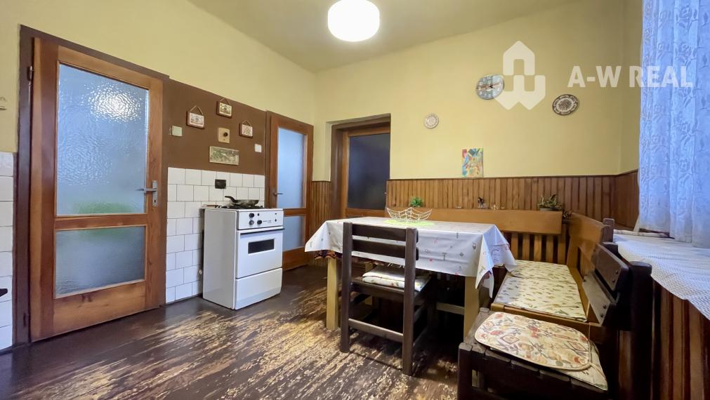 TOPOĽNÍKY – 4-IZBOVÝ RODINNÝ DOM NA PREDAJ NA 14 ÁROVOM POZEMKU