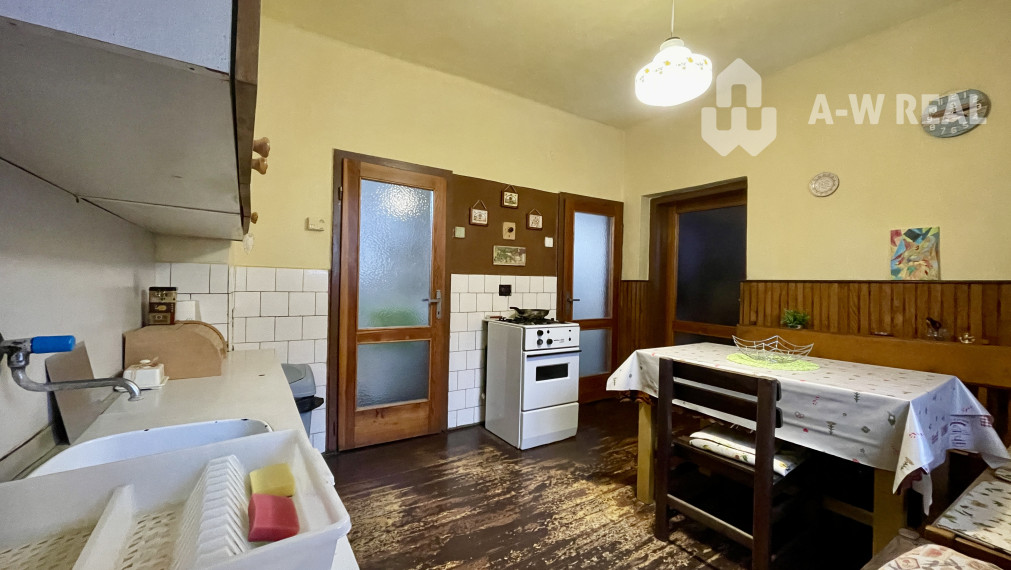 TOPOĽNÍKY – 4-IZBOVÝ RODINNÝ DOM NA PREDAJ NA 14 ÁROVOM POZEMKU