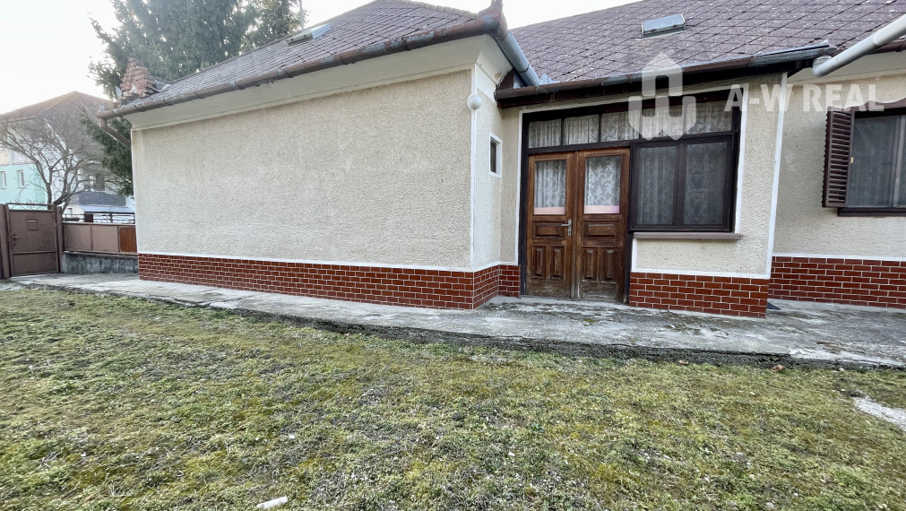 TOPOĽNÍKY – 4-IZBOVÝ RODINNÝ DOM NA PREDAJ NA 14 ÁROVOM POZEMKU