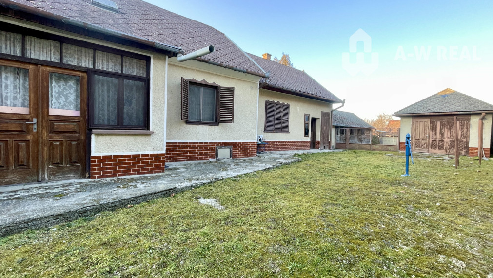 TOPOĽNÍKY – 4-IZBOVÝ RODINNÝ DOM NA PREDAJ NA 14 ÁROVOM POZEMKU