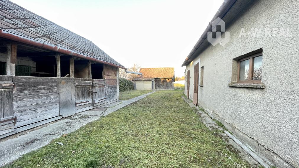 TOPOĽNÍKY – 4-IZBOVÝ RODINNÝ DOM NA PREDAJ NA 14 ÁROVOM POZEMKU