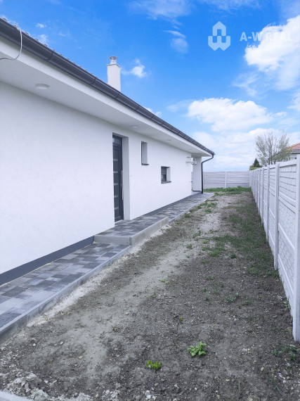 4 izbový rodinný dom (dvojdom) v obci Veľké Blahovo