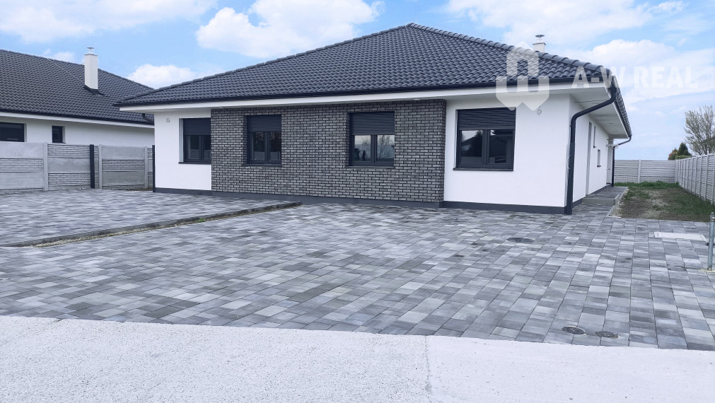 4 izbový rodinný dom (dvojdom) v obci Veľké Blahovo