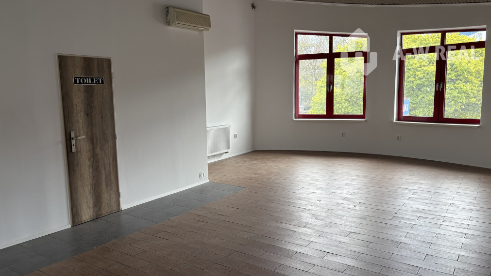 Prenájom nebytového priestoru na podnikateľské účely v CENTRE Dunajskej Stredy, úž. plocha 63 m2