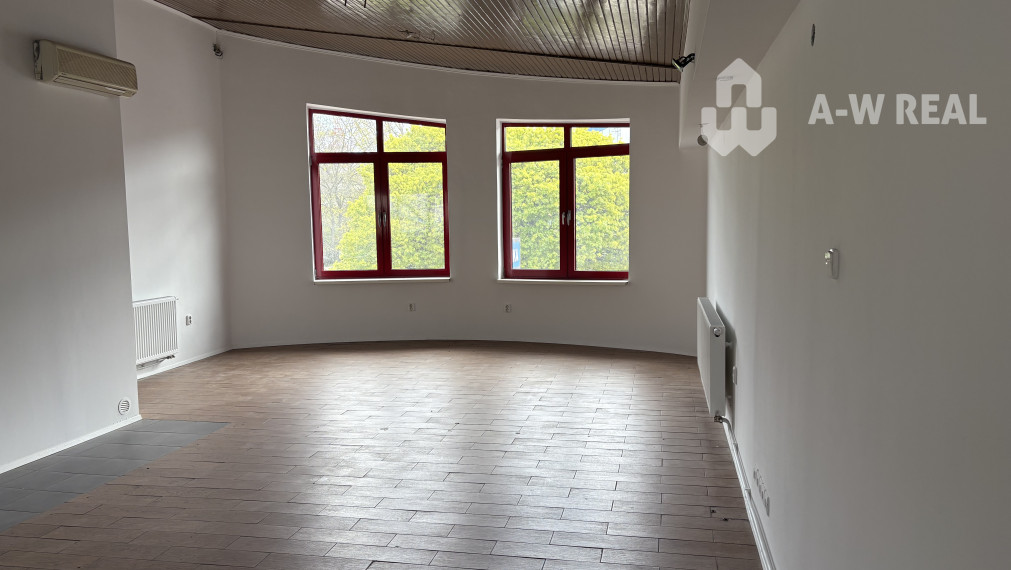 Prenájom nebytového priestoru na podnikateľské účely v CENTRE Dunajskej Stredy, úž. plocha 63 m2