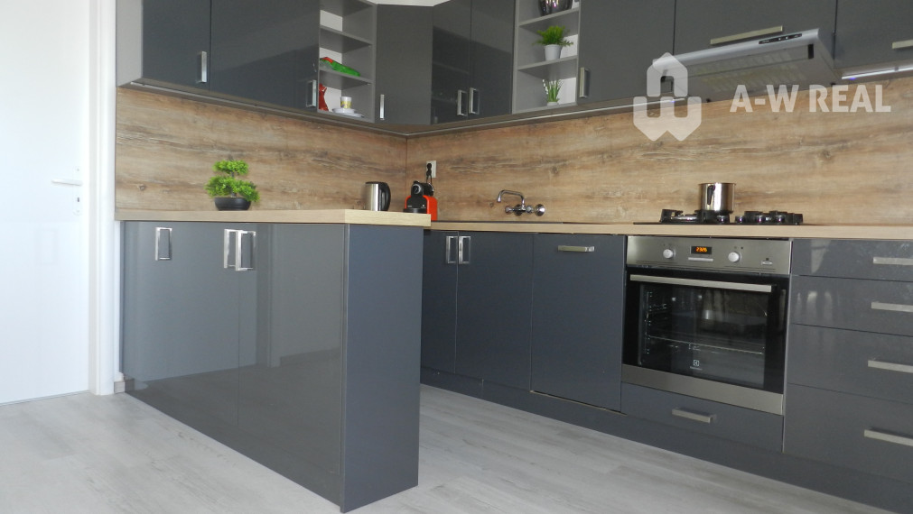 Znížená cena!Na predaj priestranný trojgeneračný dom vo Veľkom Blahove