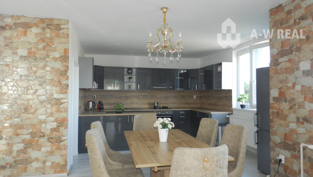 Znížená cena!Na predaj priestranný trojgeneračný dom vo Veľkom Blahove