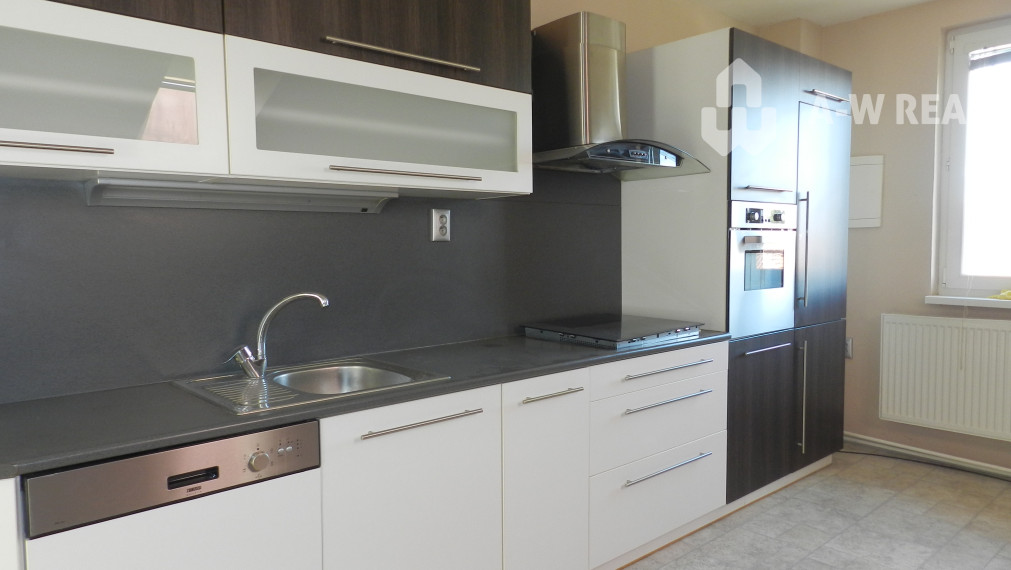 Znížená cena!Na predaj priestranný trojgeneračný dom vo Veľkom Blahove