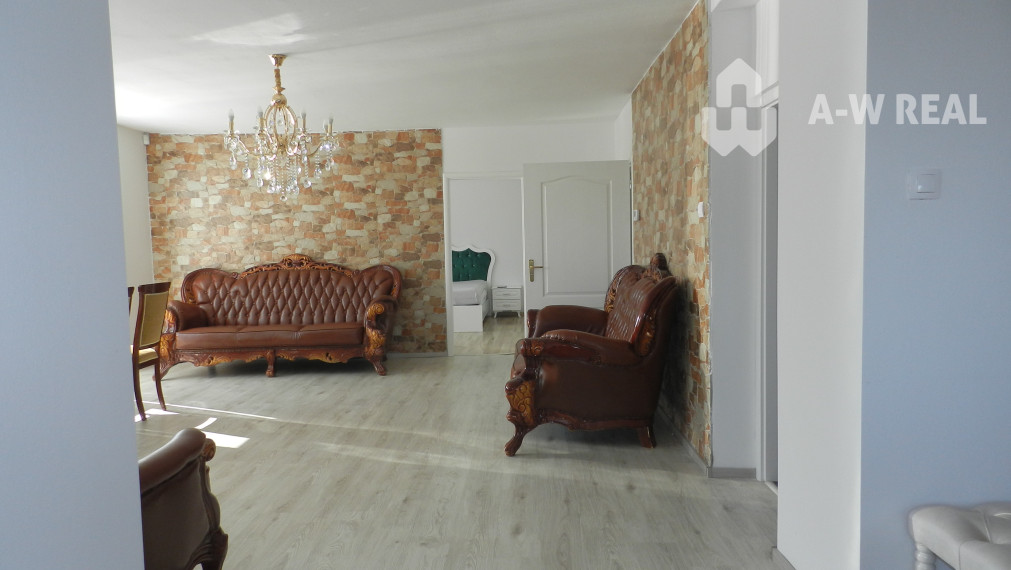 Znížená cena!Na predaj priestranný trojgeneračný dom vo Veľkom Blahove