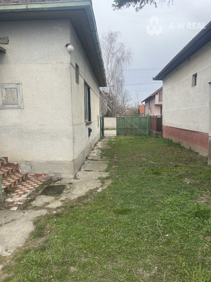 Na predaj stavebný pozemok so starším rodinným domom  v Gabčíkove, tichá lokalita