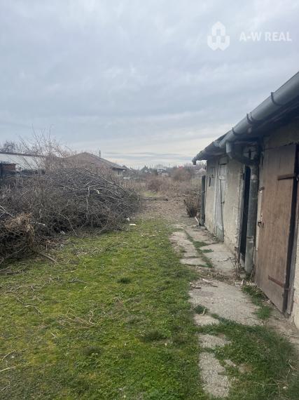 Na predaj stavebný pozemok so starším rodinným domom  v Gabčíkove, tichá lokalita