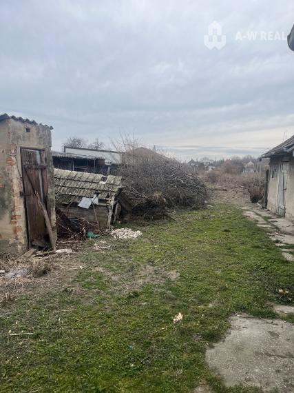 Na predaj stavebný pozemok so starším rodinným domom  v Gabčíkove, tichá lokalita