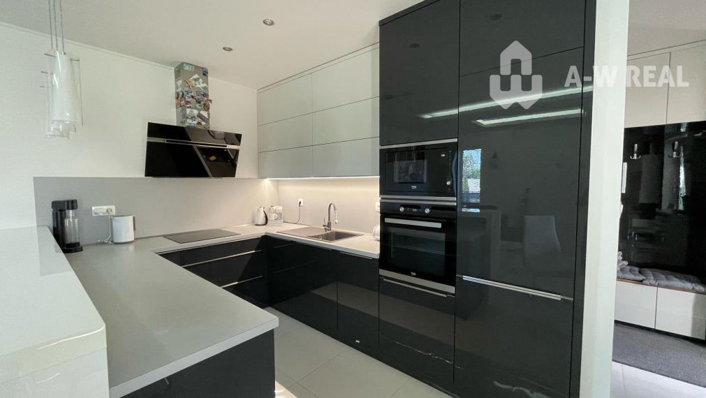 Na predaj moderný 3-izbový byt s vlastnou záhradou, zimnou záhradou a parkovacím státím – novostavba